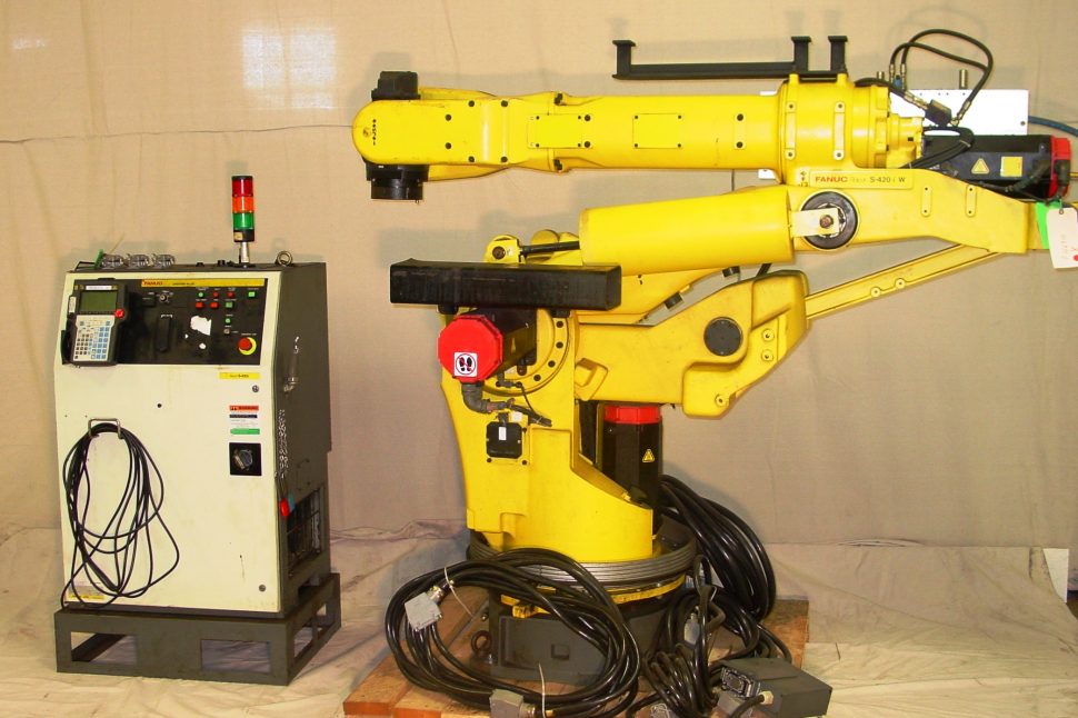 Fanuc S-420iW Robot and RJ-2 Controller